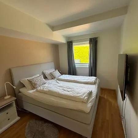 Tasta Townhouse Near Ons With Parking & Workspace Appartement